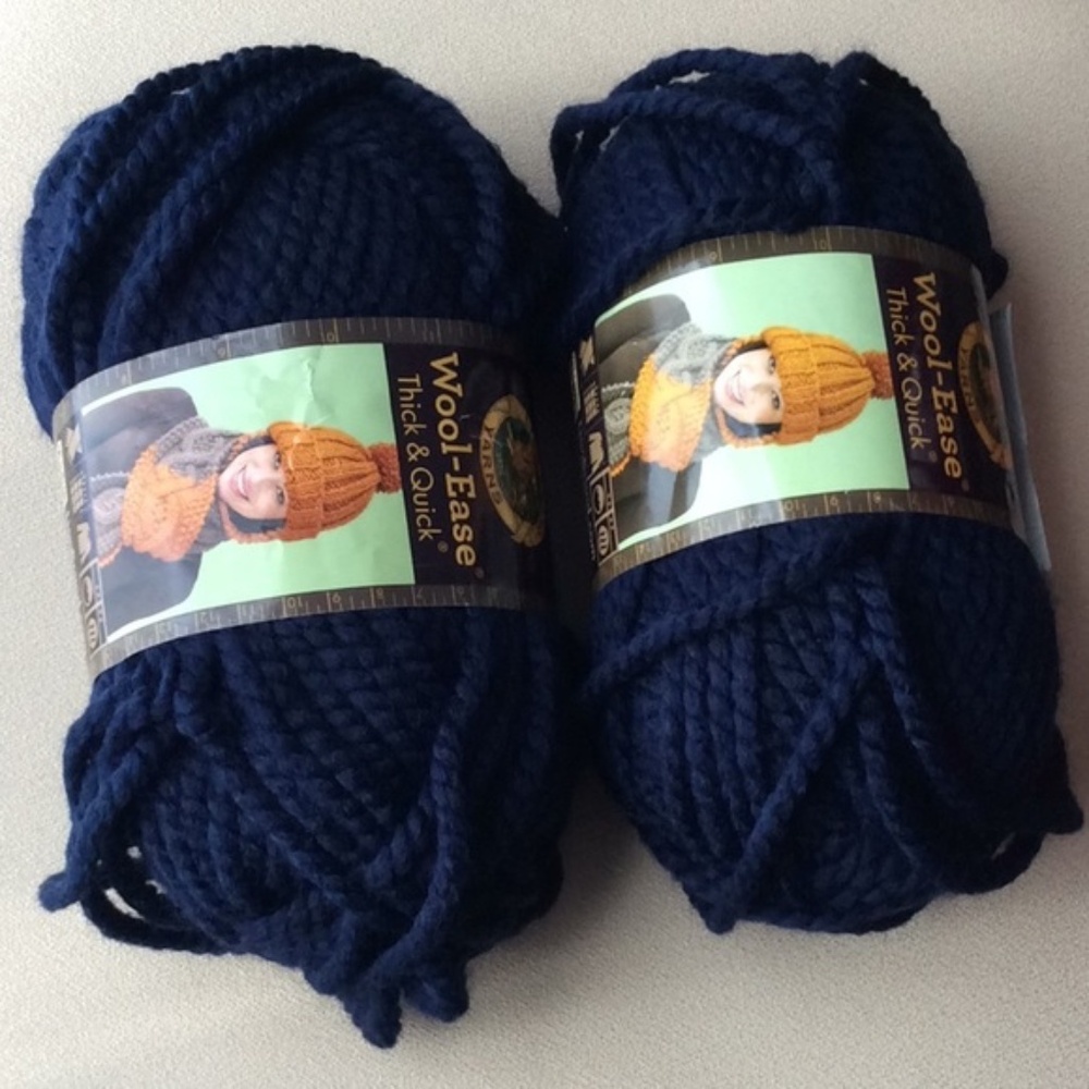 2 skeins of super bulky yarn - Navy blue
